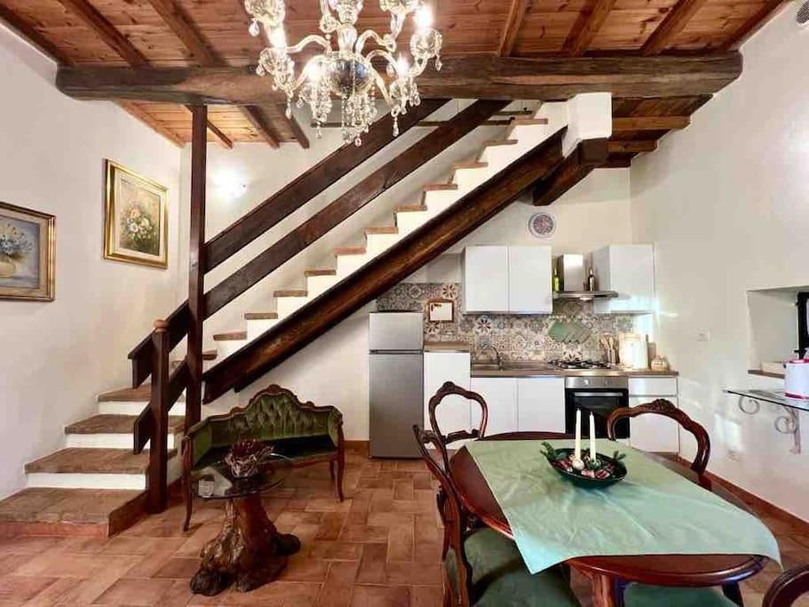 La Casina Di Nada Apartment มัสซา มาร์ตานา ภายนอก รูปภาพ