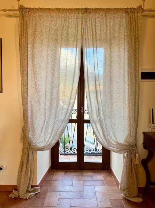 La Casina Di Nada Apartment มัสซา มาร์ตานา ภายนอก รูปภาพ